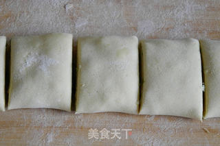 玉米面葱香花卷的做法步骤:9