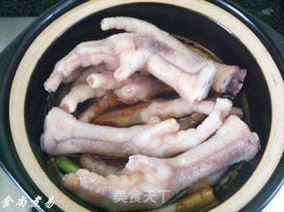 砂锅滋味鸡脚的做法步骤:6
