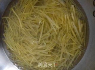 炝土豆丝的做法步骤:4