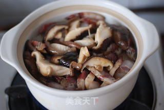 香菇腊肠煲仔饭的做法步骤:7