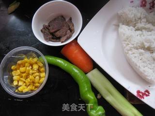 玉米牛肉炒饭的做法步骤：1