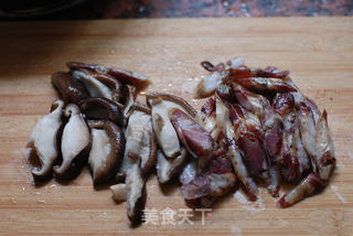 香菇腊肠煲仔饭的做法步骤:4