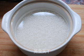 香菇腊肠煲仔饭的做法步骤:2