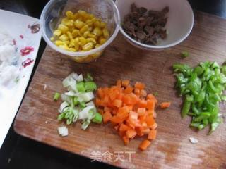 玉米牛肉炒饭的做法步骤:2