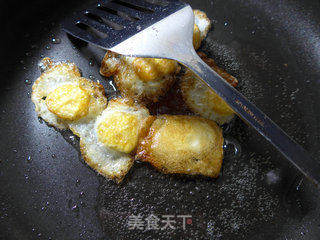大豆蛋白炒鹌鹑蛋的做法步骤:2