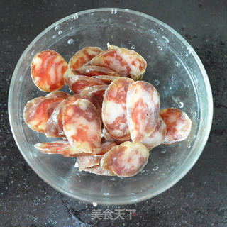西兰花腊肠煲仔饭的做法步骤:4