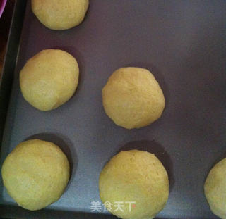 外表刚硬内心柔软之酸奶中种菠萝包的做法步骤:8
