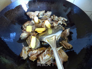 黑豆焖牛腩的做法步骤:3