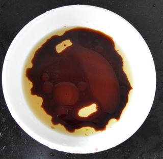 西兰花腊肠煲仔饭的做法步骤:6