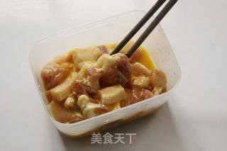【菠萝咕噜肉】——男女老少追捧的经典粤菜的做法步骤:6