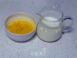 牛奶炖蛋的做法步骤:2