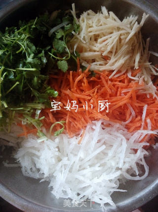 三丝丸子的做法步骤:2