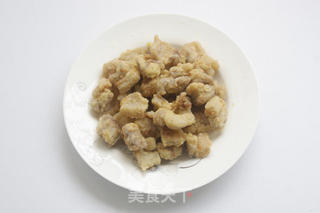 【菠萝咕噜肉】——男女老少追捧的经典粤菜的做法步骤:11