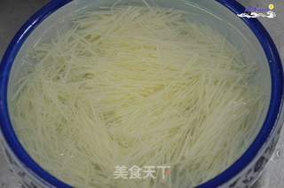 金丝沙拉凤尾虾的做法步骤:2