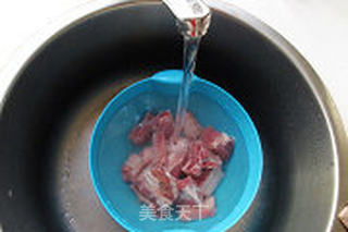 步步高升：高升排骨的做法步骤：1