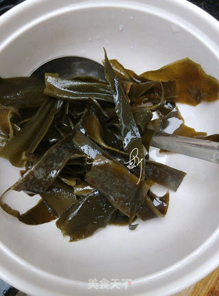 海带黄豆猪尾汤的做法步骤:4