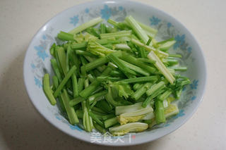 芹菜肉丝的做法步骤:4