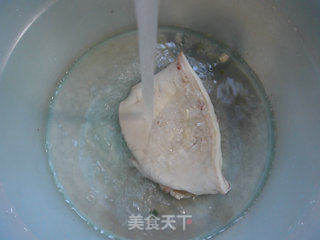 墨鱼鲞炒萝卜干的做法步骤:2