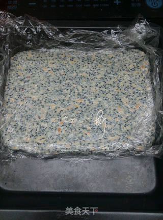 巧用面包机——黑芝麻花生牛轧糖的做法步骤:7