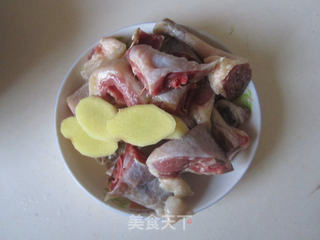 腊鸭焖藕的做法步骤:2