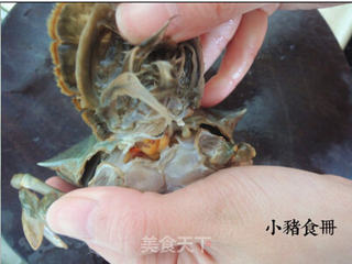 【黄金满地蒜香蟹】粤菜经典勾魂滋味的做法步骤:2