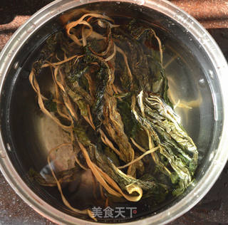 红豆菜干猪骨汤的做法步骤:2