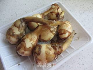 茨菰扣鸡肉的做法步骤：1