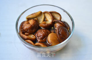 香菇炖鸡的做法步骤:3