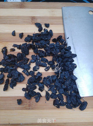 黑加仑花生牛轧糖的做法步骤:2