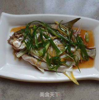 清蒸金鲳鱼的做法步骤：8