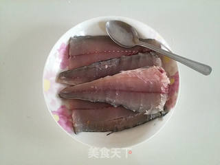 年年有余之富贵鱼卷的做法步骤：2