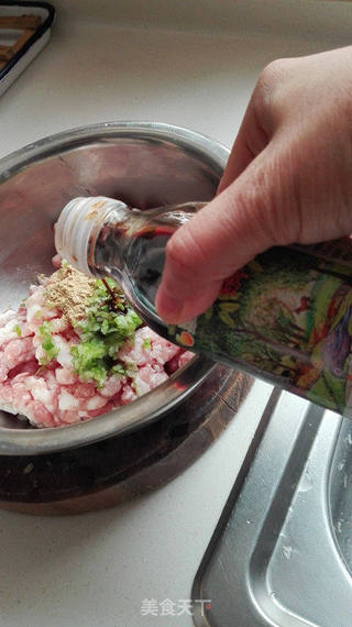 白菜猪肉水饺的做法步骤:6
