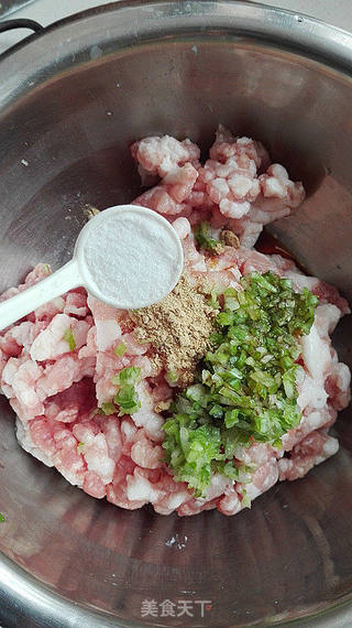 白菜猪肉水饺的做法步骤:7