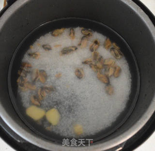 淡菜干香菇粥的做法步骤:3