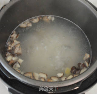淡菜干香菇粥的做法步骤:5