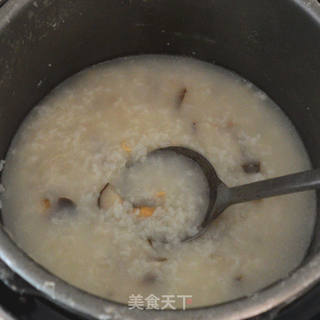 淡菜干香菇粥的做法步骤:6
