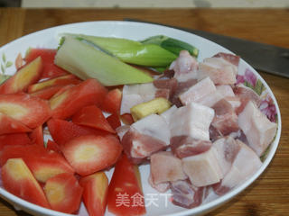 胡萝卜烧肉的做法步骤:2