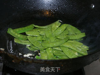 彩椒炒荷兰豆的做法步骤：3