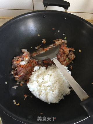 卧蛋海参什锦炒饭的做法步骤:8