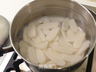 蚝油腊味炒年糕 我♥年糕5的做法步骤:4