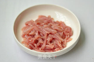 青椒肉丝的做法步骤:2