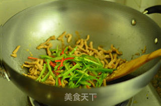 青椒肉丝的做法步骤:11