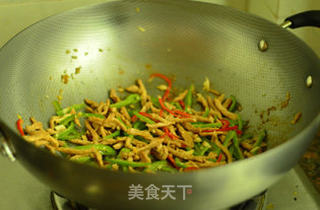 青椒肉丝的做法步骤:12