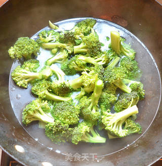 西兰花肉燥饭的做法步骤:11