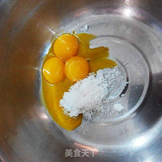戚风纸杯蛋糕——新手也能成功的方法的做法步骤:2
