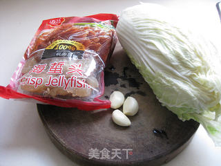 海蜇头拌白菜的做法步骤：1