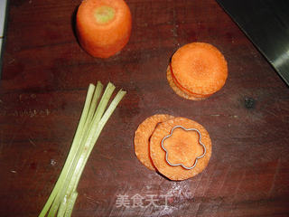 三鲜鸡丸羹的做法步骤：1