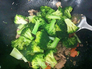 西兰花肉片煲的做法步骤:15
