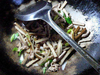 里脊肉炒香干的做法步骤：9