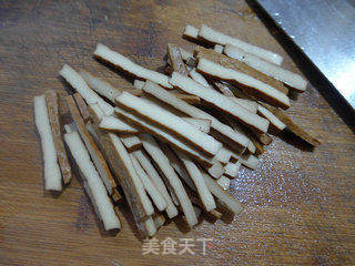 里脊肉炒香干的做法步骤：2